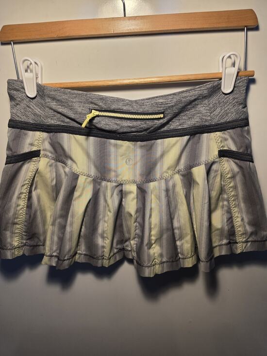 Lululemon Pants - LULULEMON Pickleball Ombré Run Reflective Yellow Gray Striped Skort Sz 6 tennis